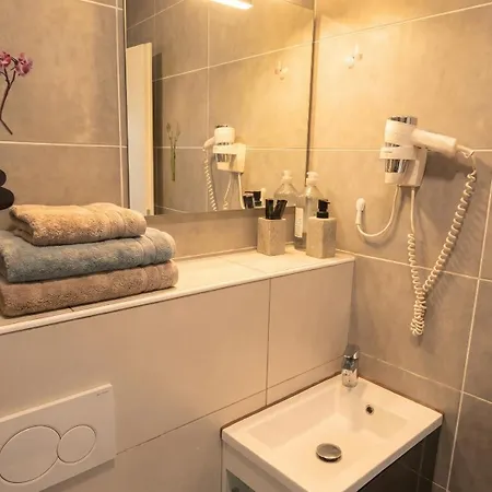 Apartamento Escale Avec Balcon - Proche Euroairport Et Frontiere Saint-Louis (Haut-Rhin)